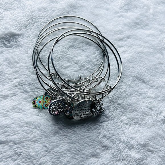 Handcrafted owl bangle bracelet - Picture 3 of 5